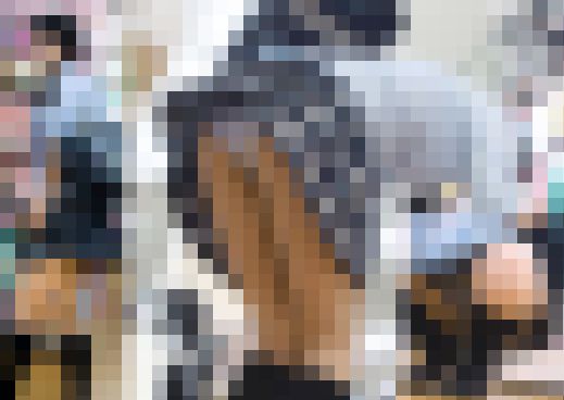 突き出したお尻からエロパンツがもろ見えなミニスカ制服娘パンチラ盗撮