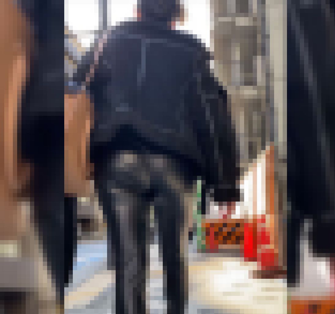 【縦4K高画質】革パンツ！左右に揺れるパツパツなお尻