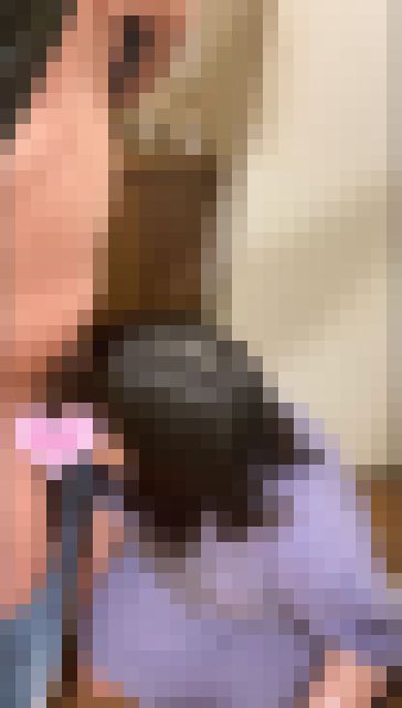 (再販)人妻の自宅玄関にてフェラさしてもらい手で精子受け止めてもらいました。