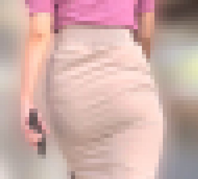 爆裂メガ尻と半ケツパンティ！活きの良いワガママ爆尻を豪快にムニュらせてパンティラインで男を悩殺！ 下品なタイトスカート 小娘編