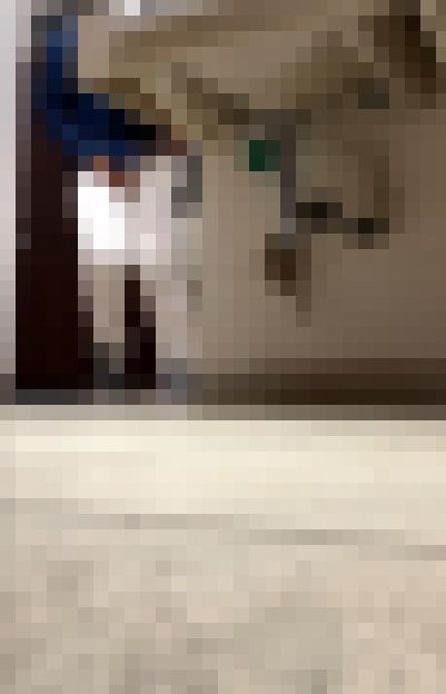 トイレ前でお漏らし寸前女子　おしっこ漏れちゃうと呟く