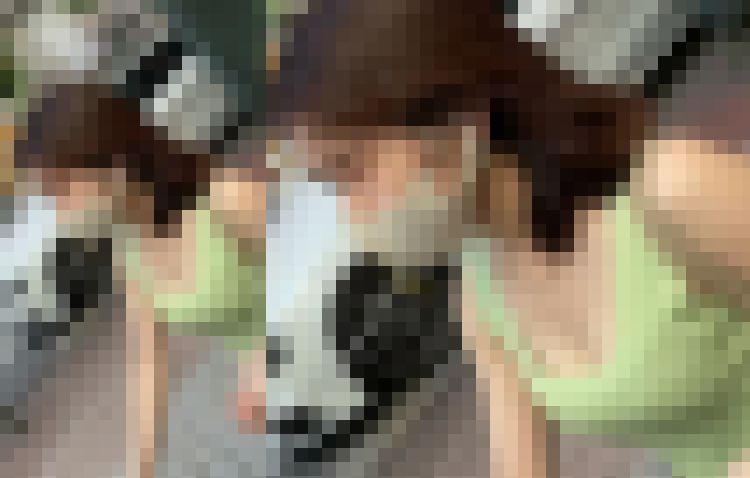 緑のタンクトップからエッチな巨乳の谷間がこんにちは。