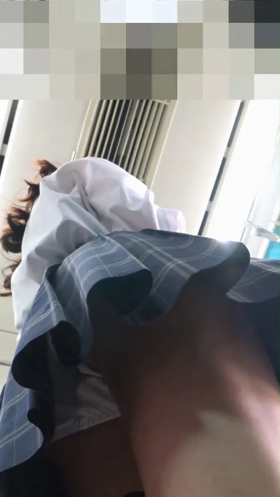 アイドル系女子のパンチラ。