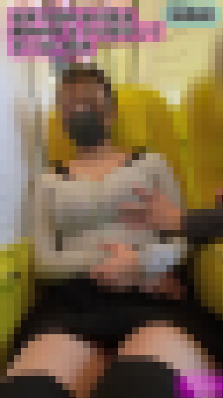 【縦型動画】電車で爆乳を舐め回すように接写しておっぱい揉み