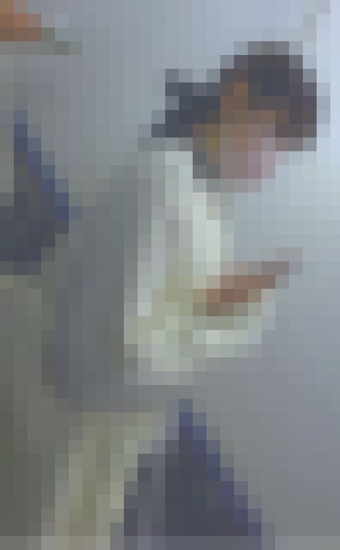 清楚で美人なお嬢様JDの上半身を横から視姦