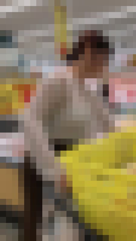 【お買い物中の眺め84】ムチムチボディの若奥様のパイスラ巨乳を追いかけて！