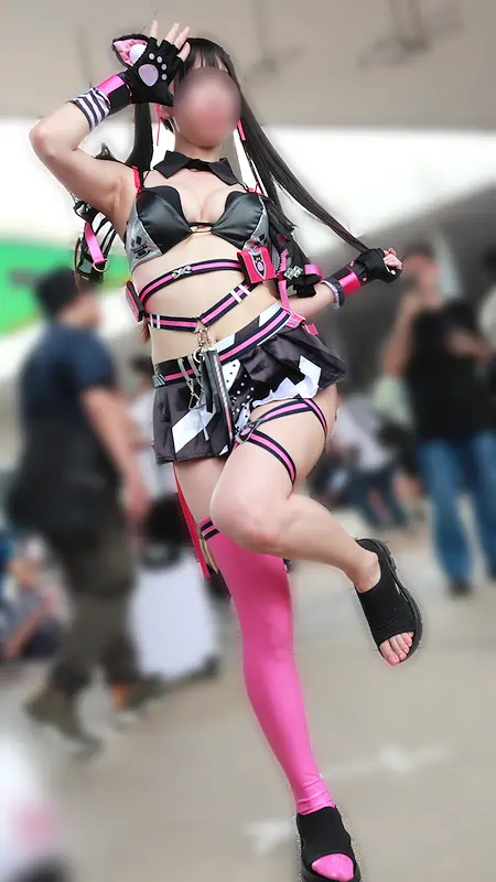 前も後ろも食い込みハイレグ！エロすぎコスプレイヤー (勝利の●神：NI●KE ネ●編)