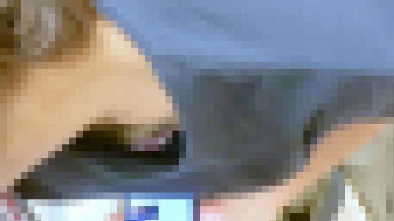 【再販】胸元の殿堂vol.200　緩いTシャツの美人JDさんが前屈みで浮ブラおっぱいガッツリ披露【胸ちら】