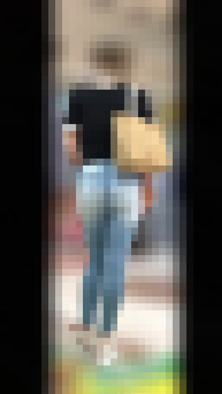 30巨尻を突き出しすお姉さんとピタピタデニムのお姉さん