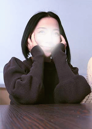 お股を広げてパンチラ　お姉様はパンティを見せつけるのがお好きなようです・・・