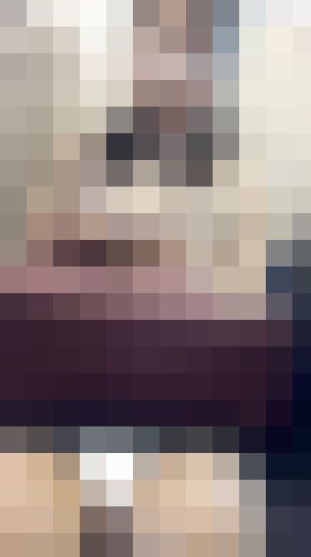 (電車対面）(顔出し)清楚な感じだけど…えっちな感じのくちびると…眼福…至高のふくらみを…下からのぞき込むアングルで観察してみま