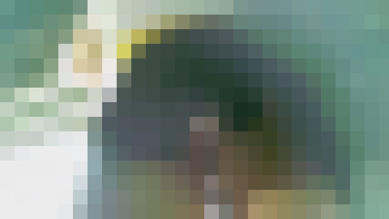 信号待ちと電車待ちの私服女子に不自然に背後から密着してみた