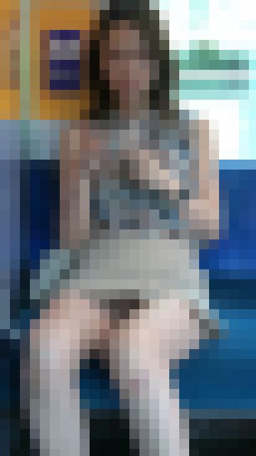 【7月21日まで顔モザなし】ミニスカートの超絶美人ギャル姉さん、足癖悪くてチラどころかパンモロ[4K動画][顔出し][ドアップあ