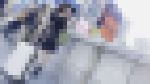観光地パンチラ２２　ライバーさん？人混みの中で何度も座ってスカートの中がチラチラ見えていましたよ！