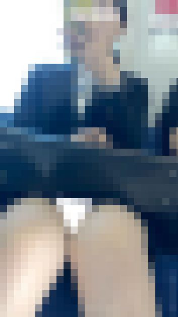 (電車対面）(顔出し）スマホに夢中になり過ぎて…タイトミニ▼がむき出しになっちゃった…リクスー女子大生お姉さん