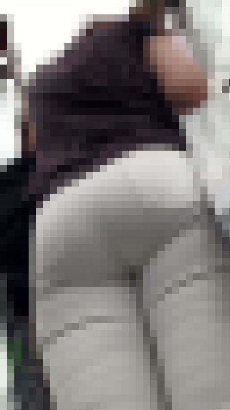 79弾けそうなほどの尻圧のお姉さん