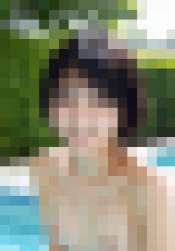 【動画】プールで上半身裸で撮影に応じるアイドルの動画