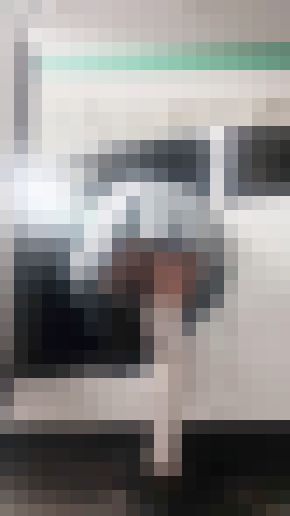 【パンチラ】ミニスカで車の中を探してたら後ろから白パンが丸見え