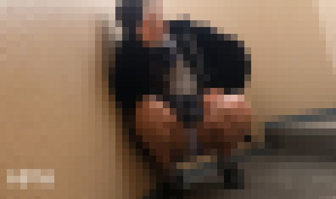 チェック制服ちゃん白いパンツでM字ポーズをしますイコールパンチラ確定