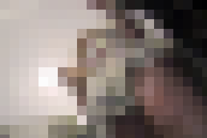 【再販】ショートパンツからはみパンの店員さんを逆さ撮り！