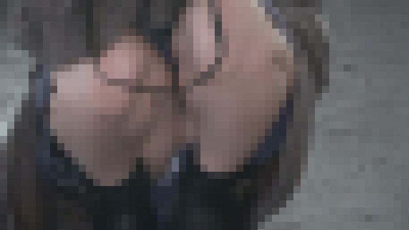 【再販】キャンギャルの隣でまさかの座り本気パンチラ発生