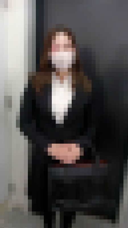 ムチムチ美人生保レディのパンティー見せながら玄関手コキご奉仕