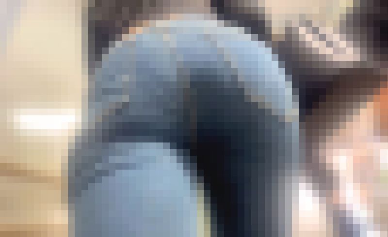 超Sクラスなパッツン美巨尻を下から堪能！ムニュつくエロ尻を苦しそうに突き出し男を誘惑!