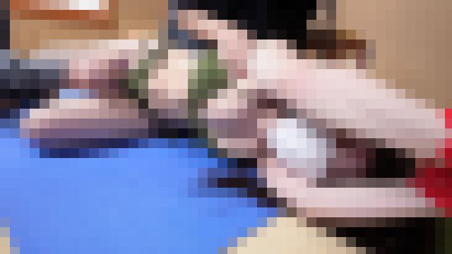 目を赤く染め髪を乱し、それでも止まらないオジサン達のくすぐりアタックで笑いが止まらない敏感女子（完全オリジナル）