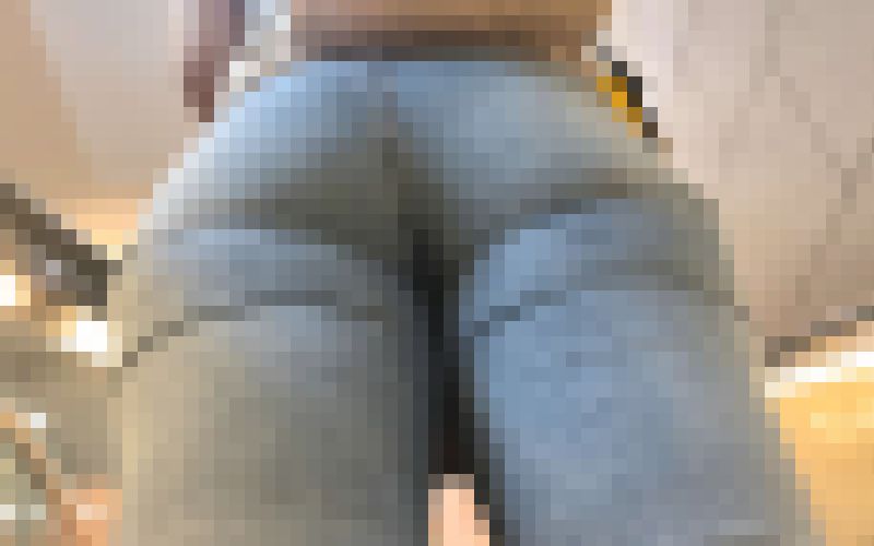 上玉素人女のパッツン美巨尻を堪能！自慢のケツをムニュらせお触り寸前のドアップで♂を挑発!